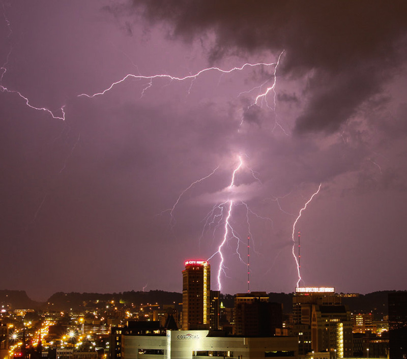 Lightning strikes city